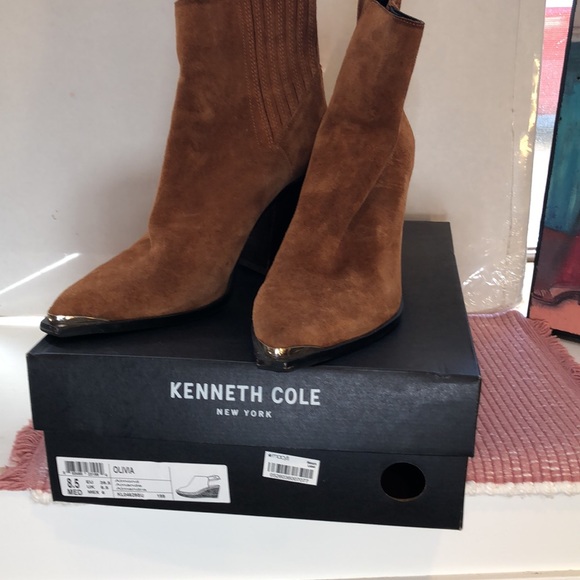 KENNETH COLE OLIVIA SUEDE TAN BOOTIES - Picture 8 of 10
